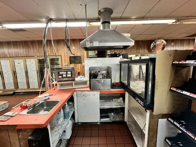 More Photos Of 1002 N Mockingbird Ln, Abilene Convenience Store For Sale