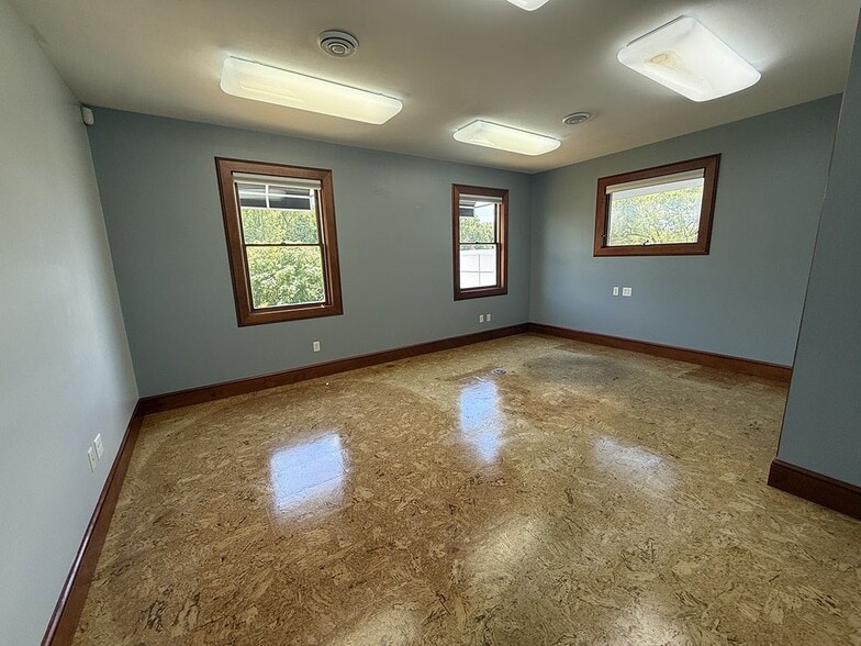 More Photos Of 9540 Airport Hwy, Monclova Warehouse For Sale