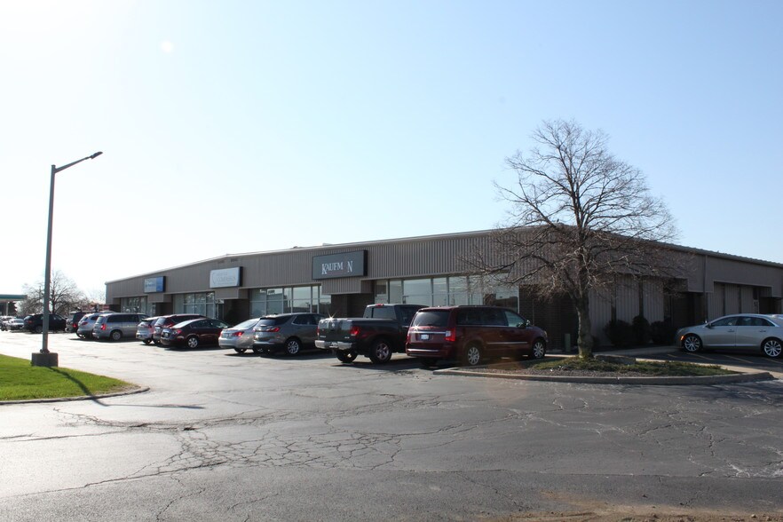 More Photos Of 2000 W Pioneer Pky, Peoria Office For Lease