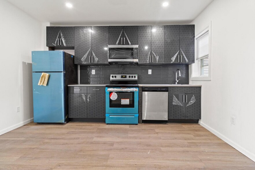 More Photos Of 1602 S Broad St, Philadelphia Office Residential For Sale