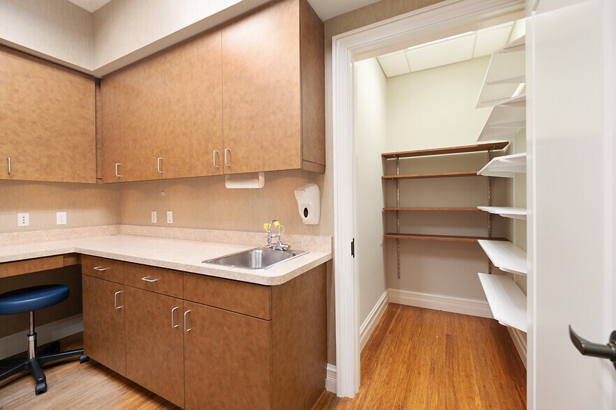 More Photos Of 3021 N Airport Pulling Rd, Naples Office For Sale