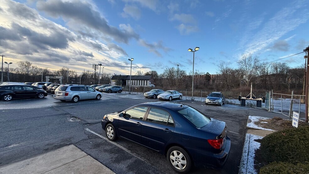 More Photos Of 124 3rd St, Allentown Auto Dealership For Lease