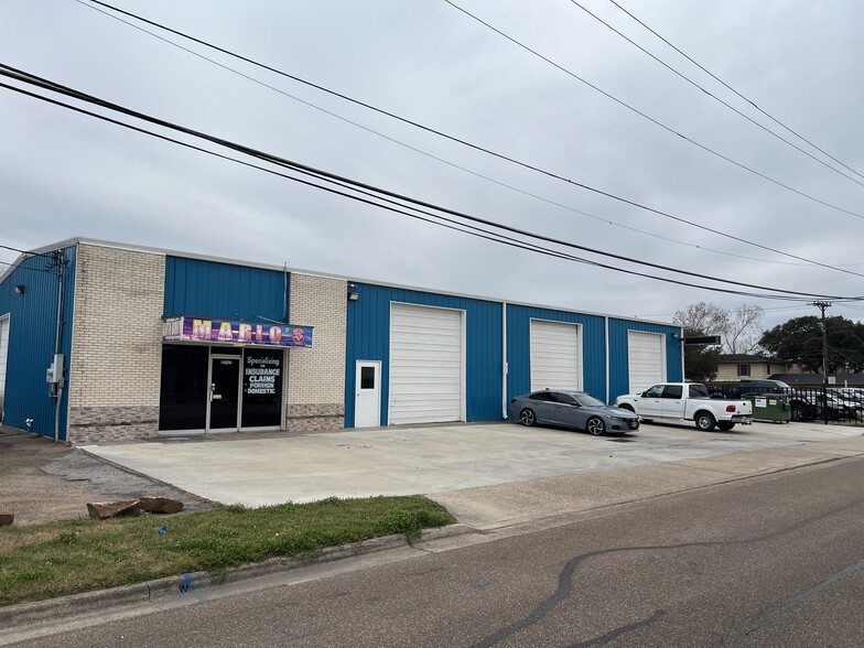 Primary Photo Of 3107 Red River St, Victoria Manufacturing For Sale