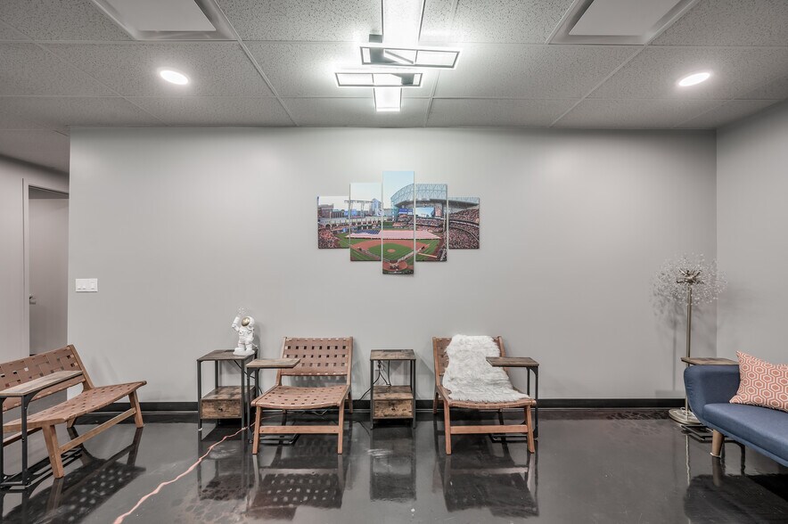 More Photos Of 21755 N I-45 Fwy, Spring Flex For Sale