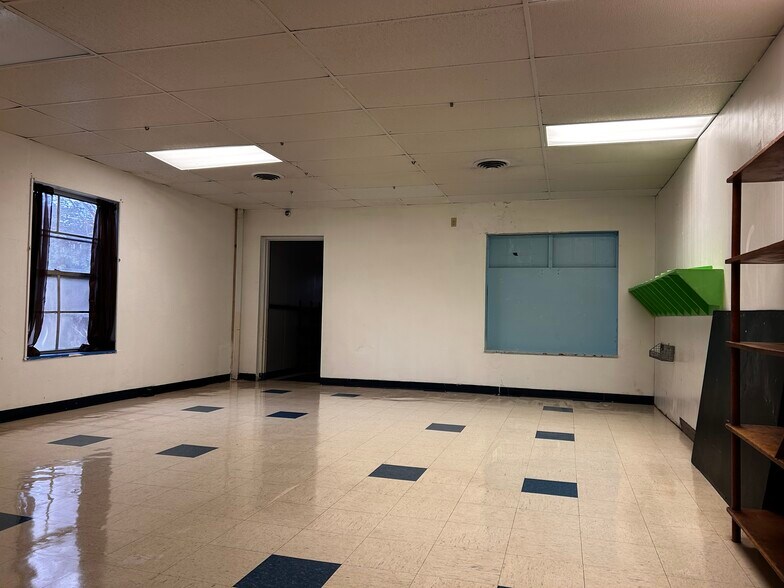 More Photos Of 1407 Blackburn Dr, Pasadena Office For Sale