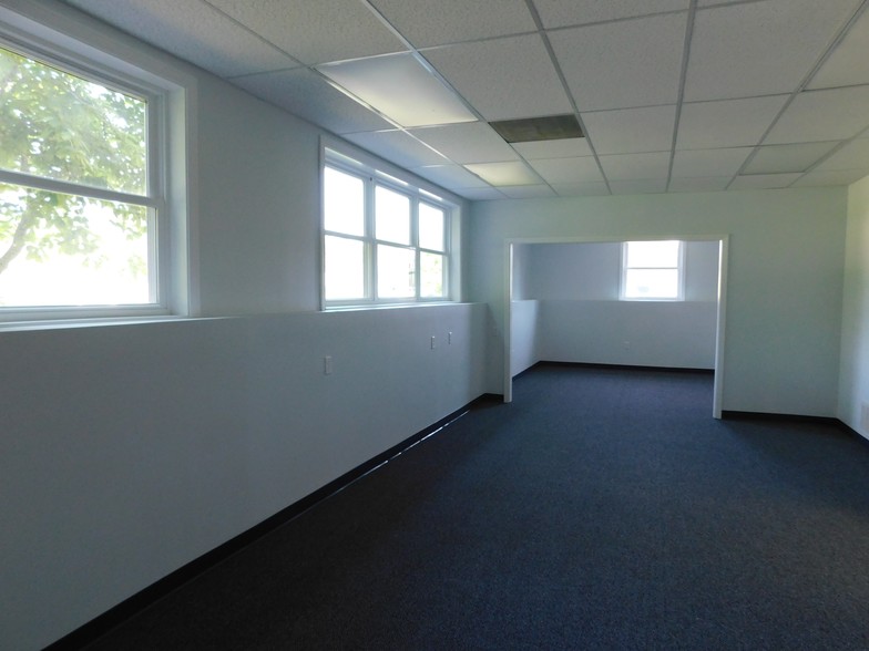 More Photos Of 271 Derry Rd, Litchfield Medical For Sale