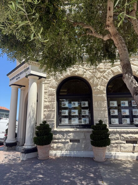 More Photos Of 572 Lighthouse Ave, Pacific Grove Office For Lease