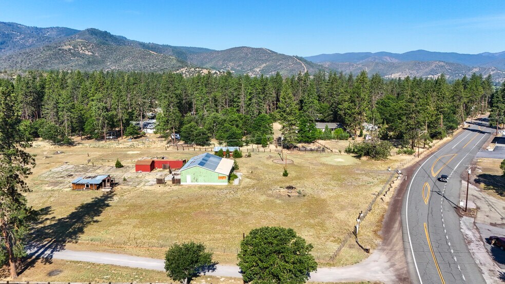 More Photos Of 5331 Easy St, Yreka General Retail For Sale