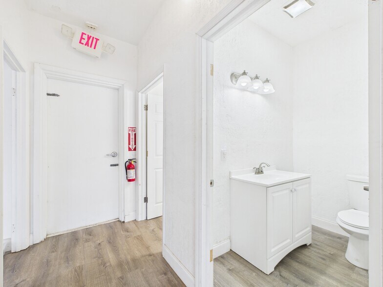 More Photos Of 1 Beverly Hills Blvd, Beverly Hills General Retail For Sale