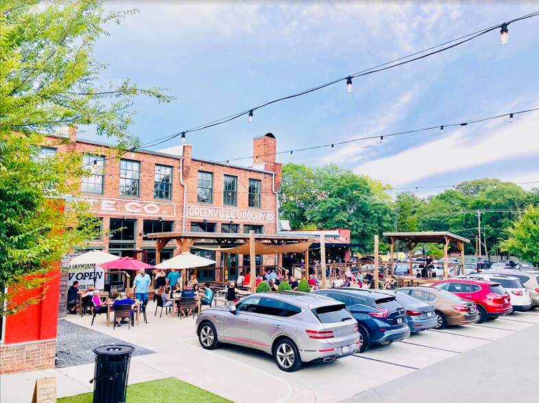 More Photos Of 114 East Curtis st, Simpsonville General Retail For Sale