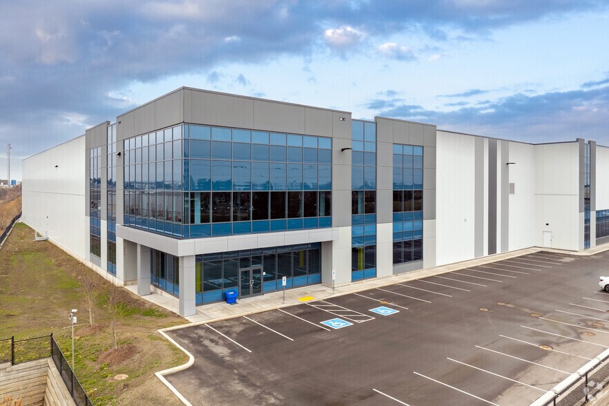 More Photos Of 20 Ironside, Brampton Unknown For Lease