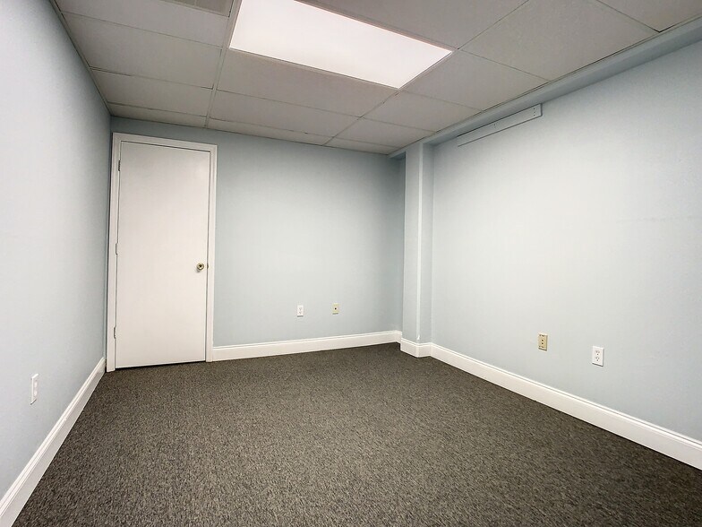 More Photos Of 22 W Monument Ave, Kissimmee Office For Lease
