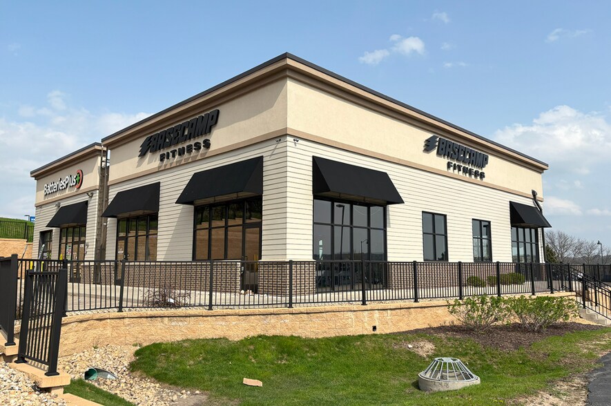 More Photos Of 4704 E Washington Ave, Madison Freestanding For Lease