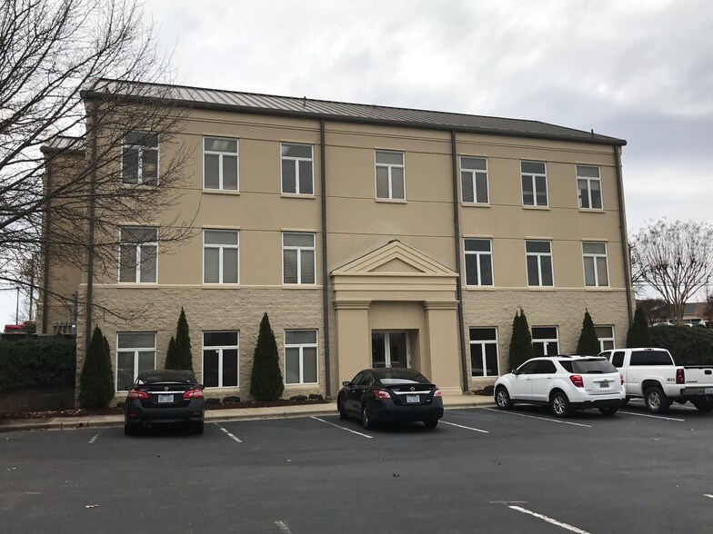 More Photos Of 249 Williamson Rd, Mooresville Medical For Lease