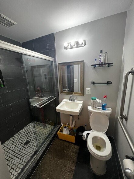 More Photos Of 2712 Sparrows Point Rd, Baltimore Light Manufacturing For Sale