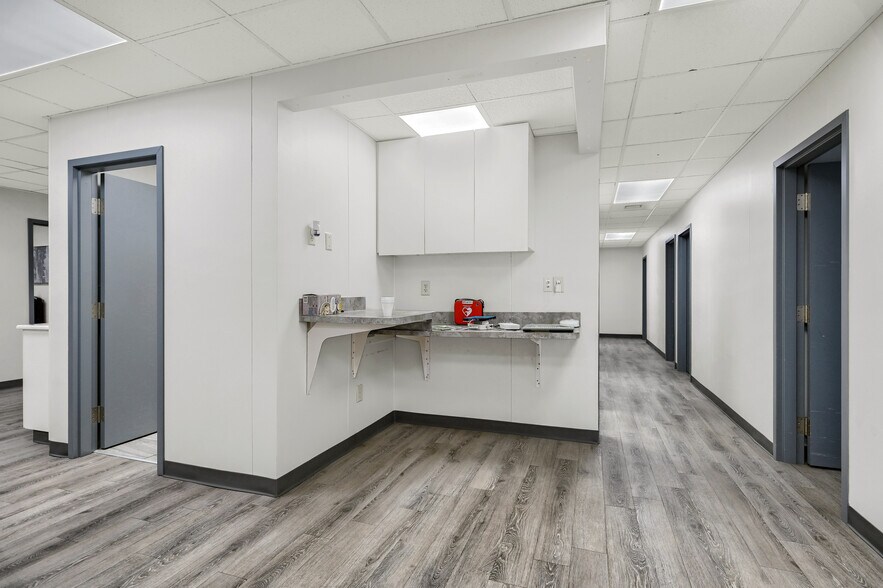 More Photos Of 425 N Highland Ave, Sherman Medical For Sale