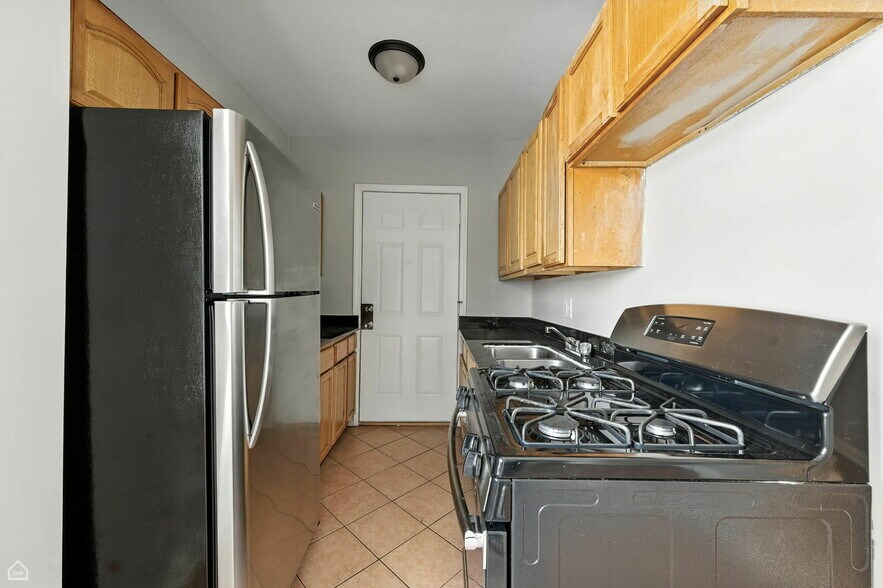 More Photos Of 7150 S Cornell Ave, Chicago Apartments For Sale