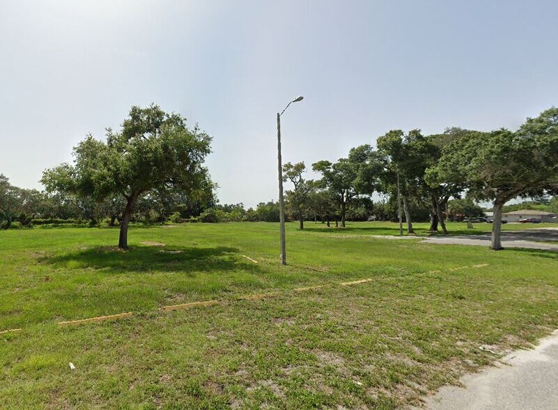 More Photos Of 833 Wyatt St, Clearwater Religious Facility For Sale