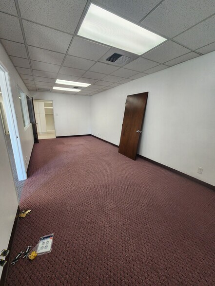 More Photos Of 2315-2317 Q St, Bakersfield Office For Lease
