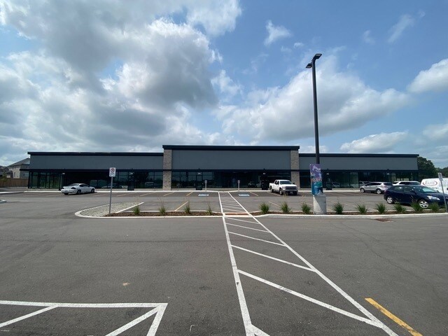 More Photos Of 197 Pinehurst Rd, Paris General Retail For Lease