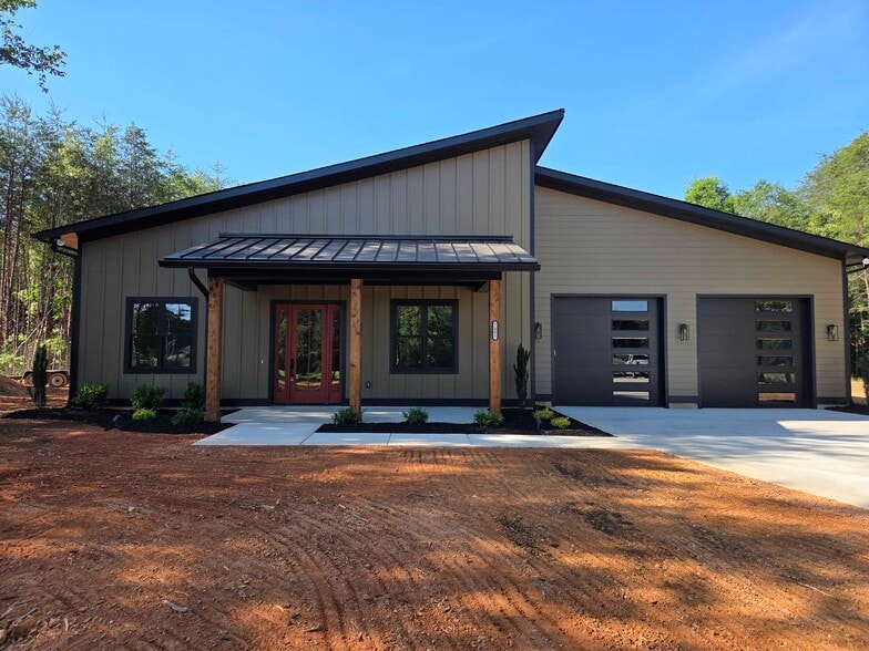 Primary Photo Of 7401 Sherrills Ford Rd, Sherrills Ford Specialty For Sale