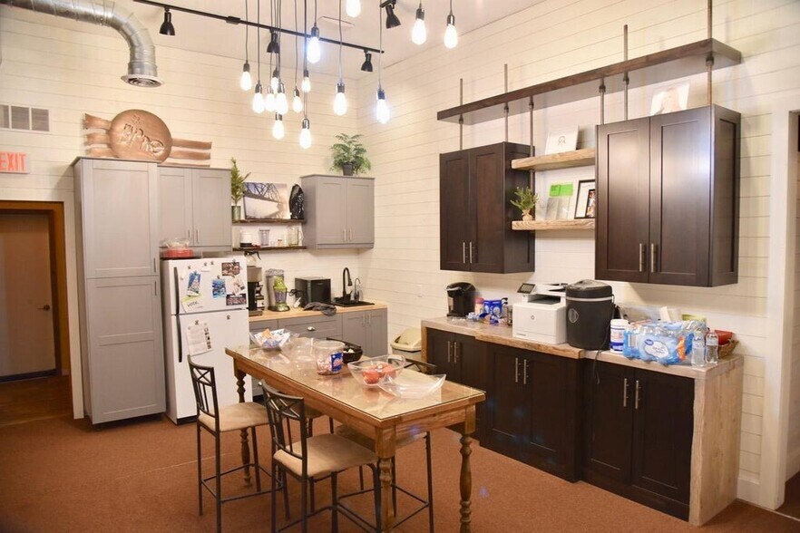 More Photos Of 102 E 6th Ave, Fort Pierre Office For Sale