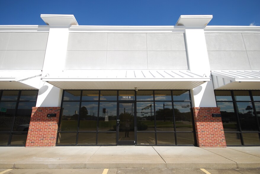 More Photos Of 1932 Highway 45 Byp, Jackson Storefront For Lease