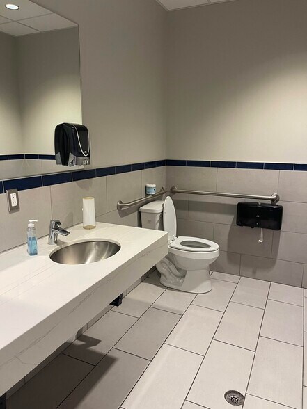 More Photos Of 3049 S Sherwood Forest Blvd, Baton Rouge Office For Lease