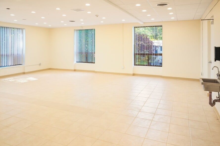 More Photos Of 1291 Worcester Rd, Framingham Office For Sale
