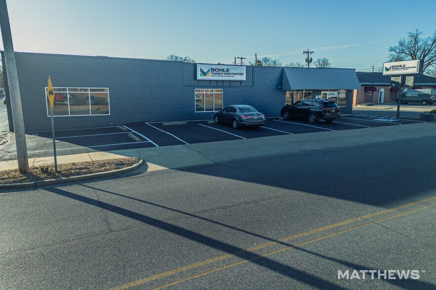 Primary Photo Of 1836 Broadway St, Paducah Medical For Sale