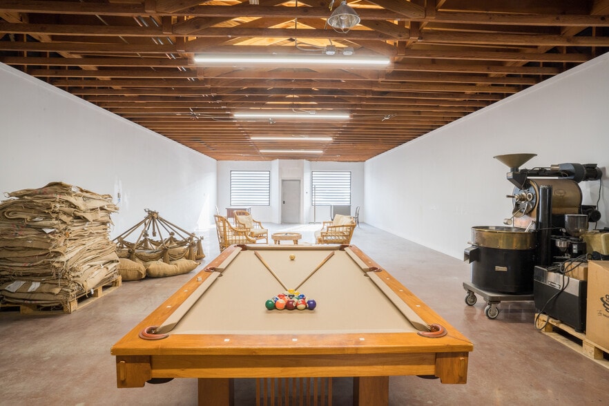 More Photos Of 1529 W Pacific Coast Hwy, Long Beach Storefront For Sale