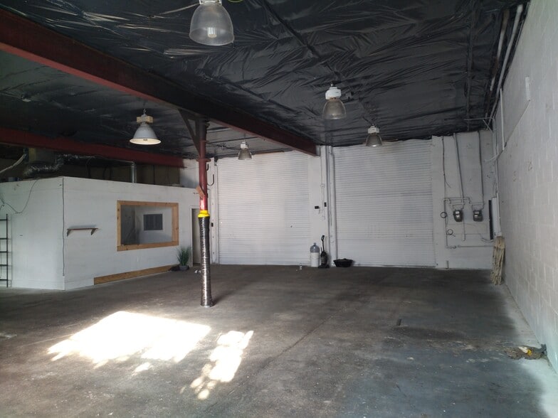 More Photos Of 29A Midland Ave, Hicksville Industrial For Lease