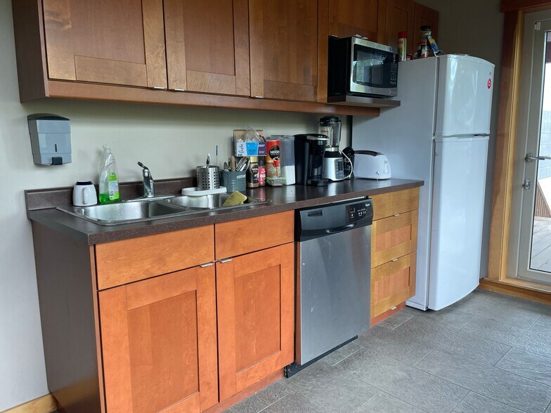 More Photos Of 26020 31B Ave, Langley Twp Flex For Lease