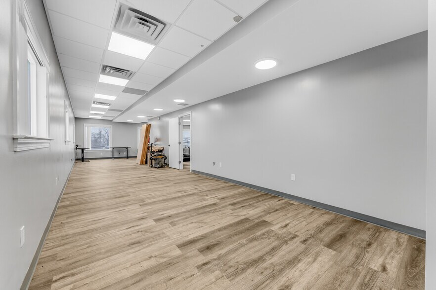 More Photos Of 205 10th St, Fairmont Office For Sale