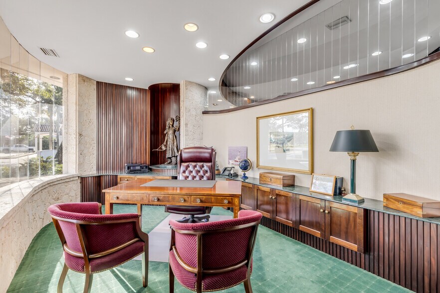 More Photos Of 100-104 Riverside Dr, New Smyrna Beach Office For Sale