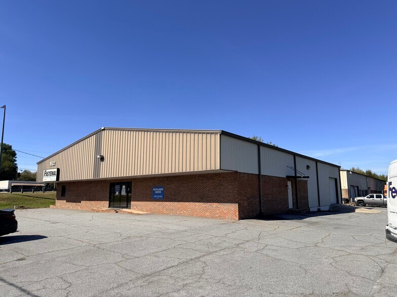 More Photos Of 1522 Veterans Pky, Columbus Flex For Lease