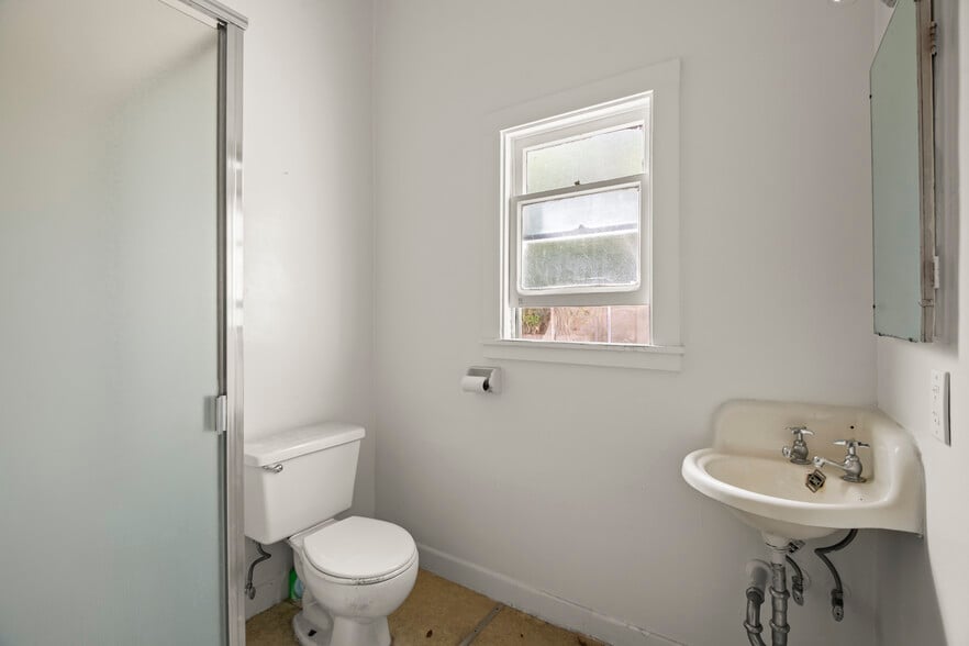 More Photos Of 348-352 Jayne Ave, Oakland Apartments For Sale