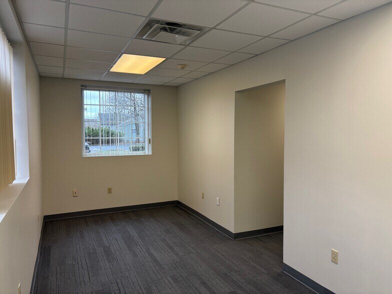 More Photos Of 85 S Long St, Williamsville Office For Lease