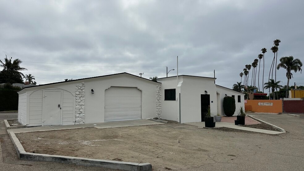 More Photos Of 111 S Dos Caminos Ave, Ventura General Retail For Lease