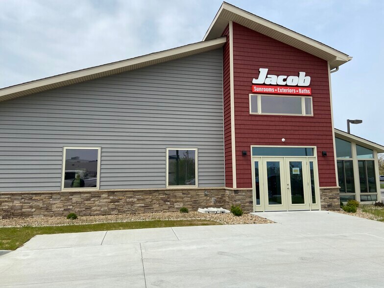 Primary Photo Of 1707 Gilsinn Ln, Fenton Office For Sale