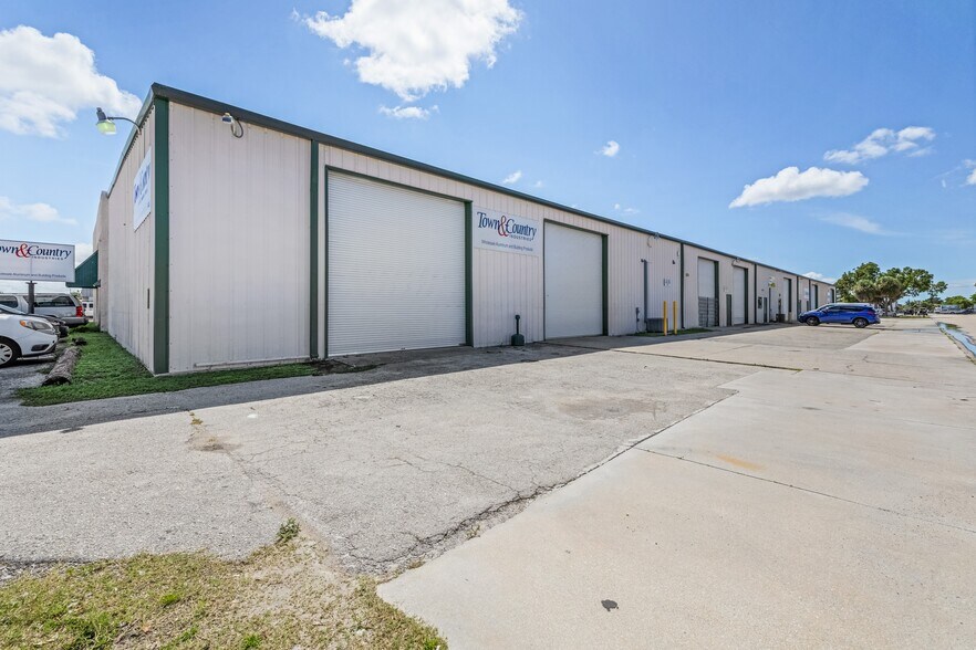 More Photos Of 1404 Viscaya Pky, Cape Coral Warehouse For Sale