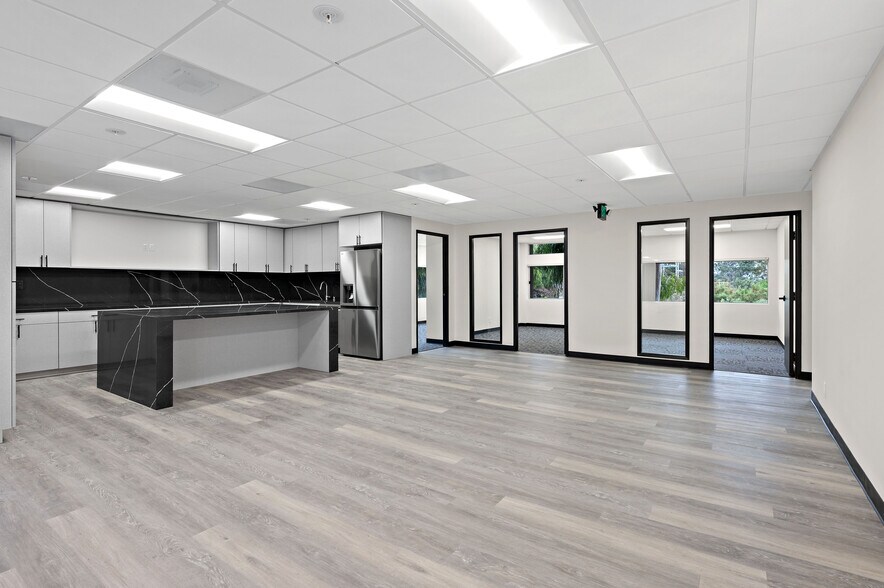 More Photos Of 990 Highland Dr, Solana Beach Coworking Space