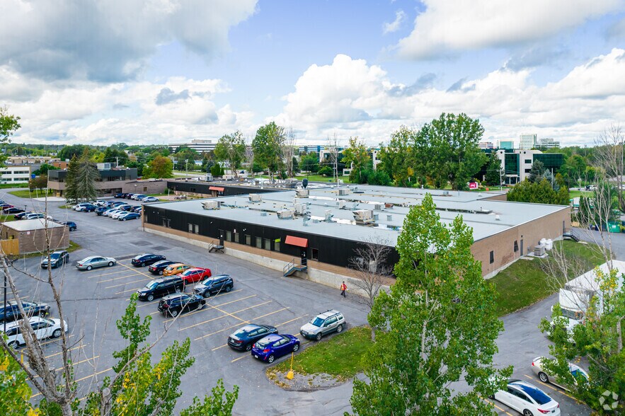More Photos Of 105 Schneider Rd, Ottawa Flex For Sale