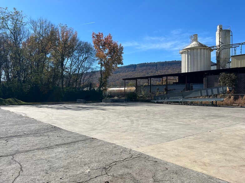 More Photos Of 110 W 34th St, Chattanooga Warehouse For Sale