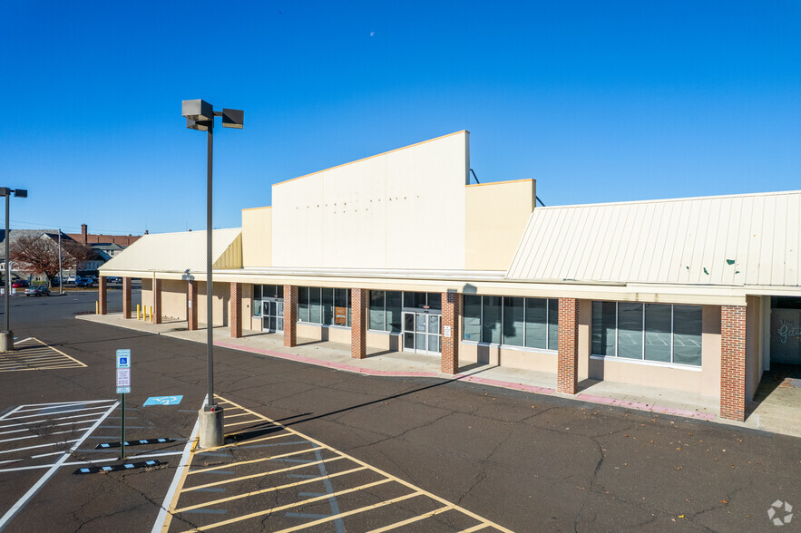 More Photos Of 345-371 W Broad St, Quakertown Freestanding For Lease