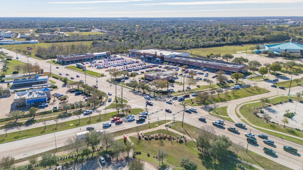 More Photos Of 2720-2850 E Broadway St, Pearland Unknown For Lease