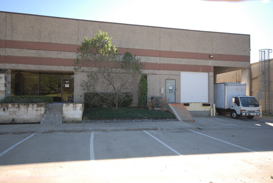 More Photos Of 1410 Vinylex Dr, Carrollton Manufacturing For Lease