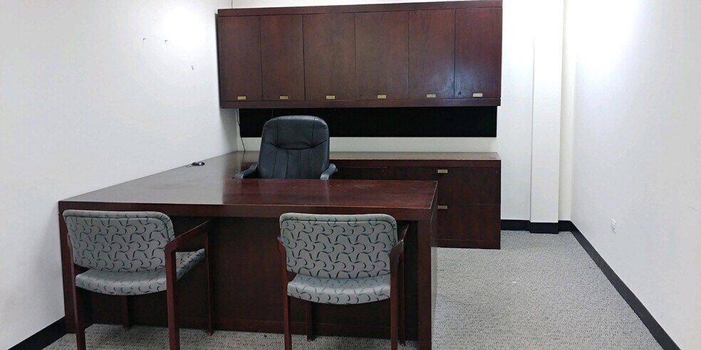 More Photos Of 7700 W 79th St, Bridgeview Self Storage For Lease