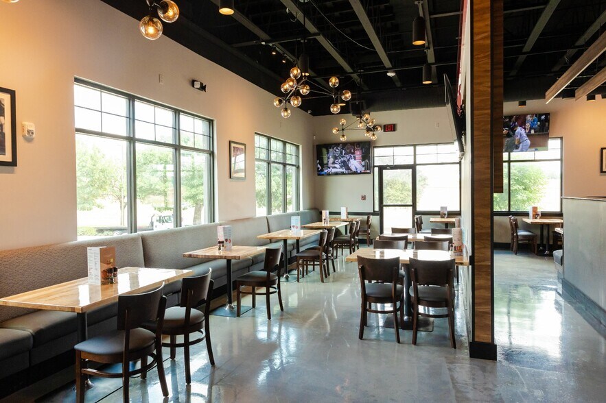 More Photos Of 6501 North Fwy, Fort Worth Restaurant For Sale