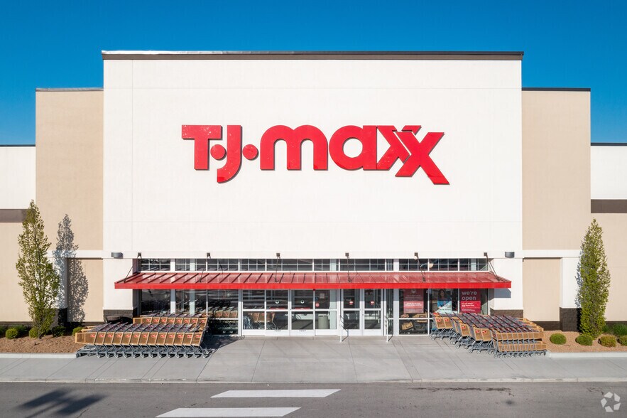 More Photos Of 9510-9676 Quivira Rd, Lenexa Unknown For Lease